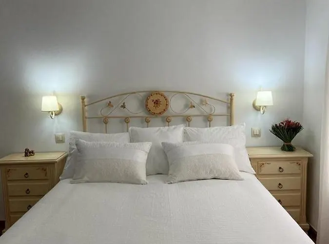 Nyaraló Mijarra **** *